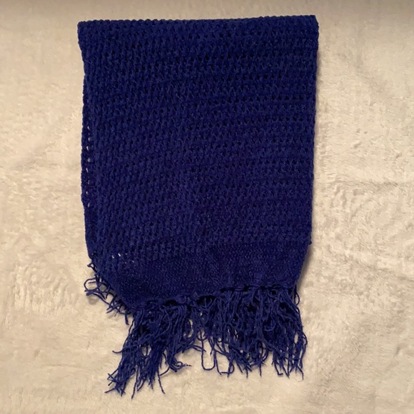 Blue open knit scarf - Picture 2 of 2